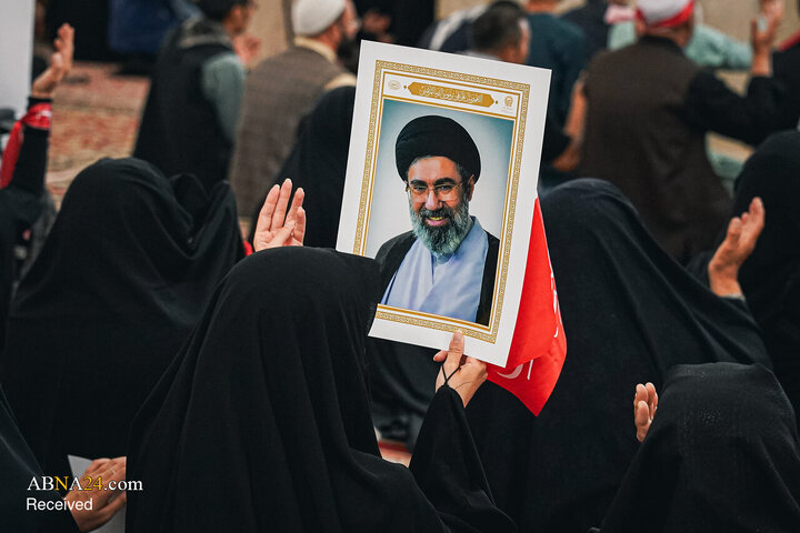 بزرگداشت رهبر شهید انقلاب با حضور زائران افغانستانی در حرم مطهر رضوی