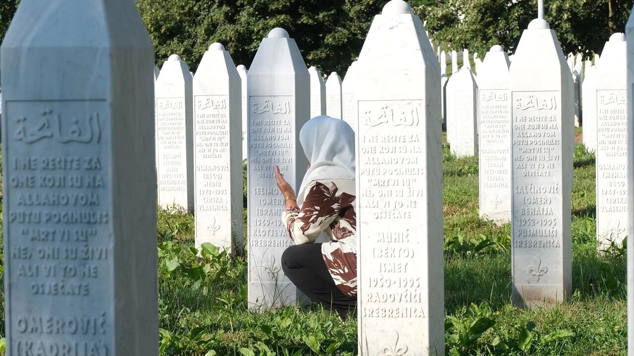Di bîranîna salvegera 31-emîn a komkujîya Srebrenîtsa de؛
6 hezar beşdarî "Rêya Komkujiyê" ya Srebrenîtsa ji nû ve pêk anîn + Wêne
