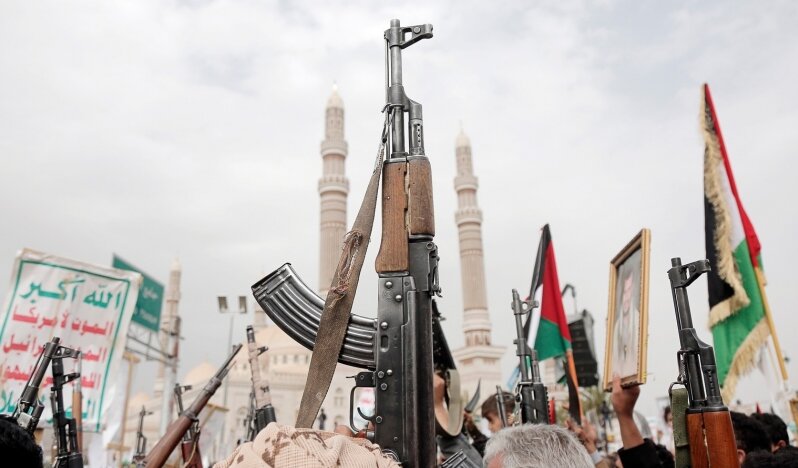 Suudi Arabistan Ordusu Sanaa Uluslararası Havalimanını Bombaladı