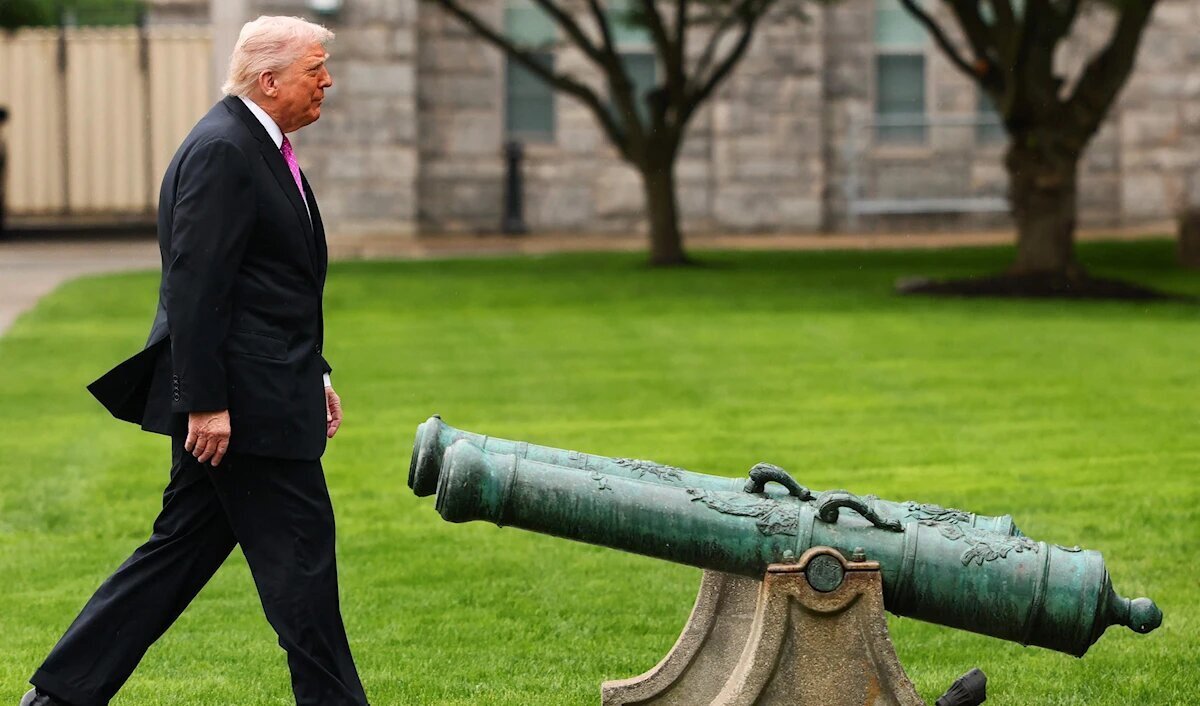 Trump: Jangan Bunuh Saya; Ribuan Rudal Siap Ditembakkan