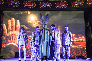 نمایش خیابانی «قائد» در میدان جانباز مشهد