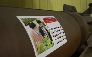 Mensahe ng Lider ng Rebolusyon sa mga Arabong Bansa na Nakasulat sa isang Handa Nang Ilunsad na Kheibar Shekan Missile
