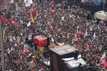 نویسنده لبنانی: تشییع میلیونی در نجف و کربلا معادلات سیاسی عراق را تحت تأثیر قرار داد