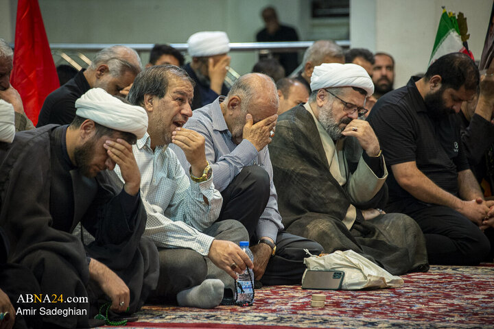 مراسم بزرگداشت رهبر شهید در حرم مطهر حضرت شاهچراغ (ع)