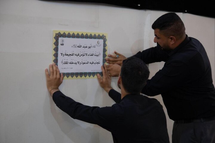 تقرير مصور/ العتبة الحسينية تنشر مطبوعات توعوية تتضمّن أحاديث أهل البيت (ع) في مساجد كربلاء