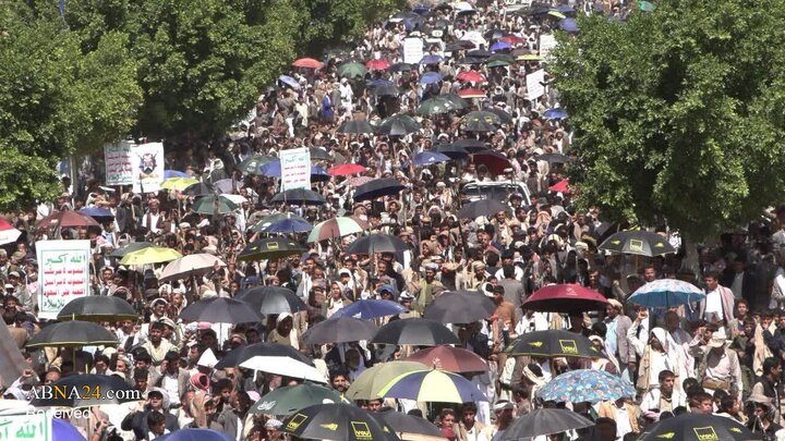راهپیمایی‌های گسترده در یمن در محکومیت حمله به فرودگاه صنعاء