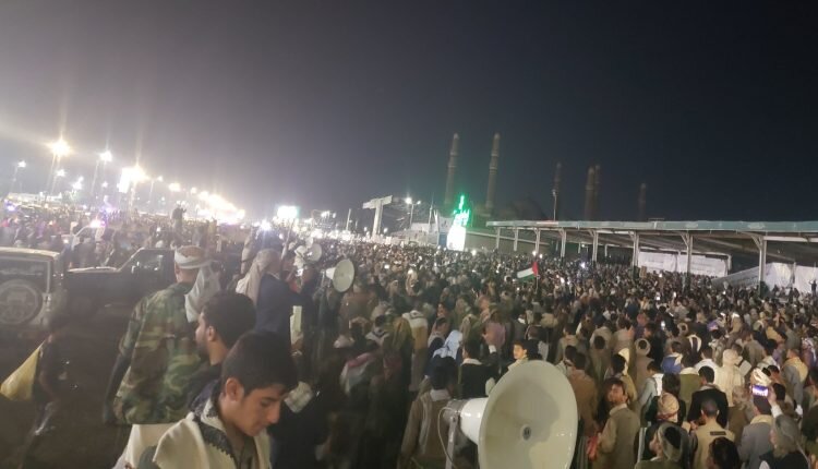 Massive Rally in Sanaa Gives Leadership Mandate to Respond to Saudi Airport Strike