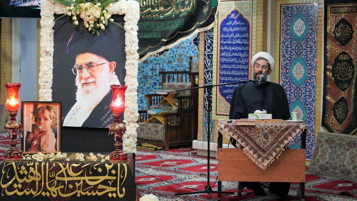 Photos: Commemoration Ceremony for Martyred Leader Held at Ministry of Health