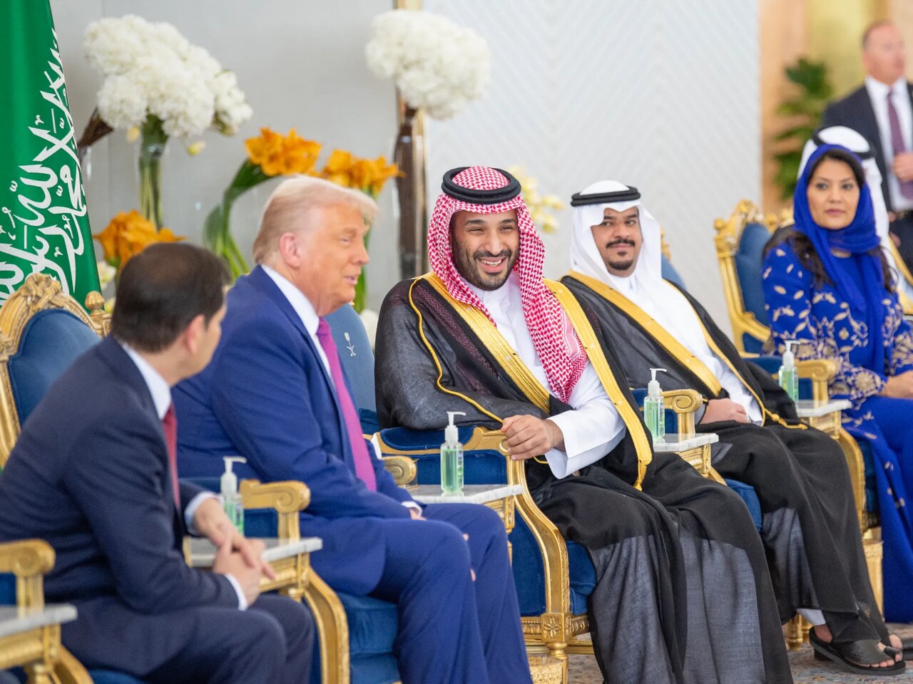 المجرم ترامب يطالب دول عربية في الخليج الفارسي بدفع فاتورة "الحماية الأميركية"