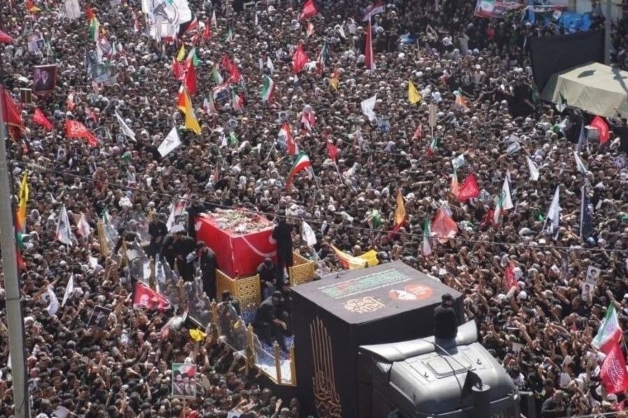نویسنده لبنانی: تشییع میلیونی در نجف و کربلا معادلات سیاسی عراق را تحت تأثیر قرار داد