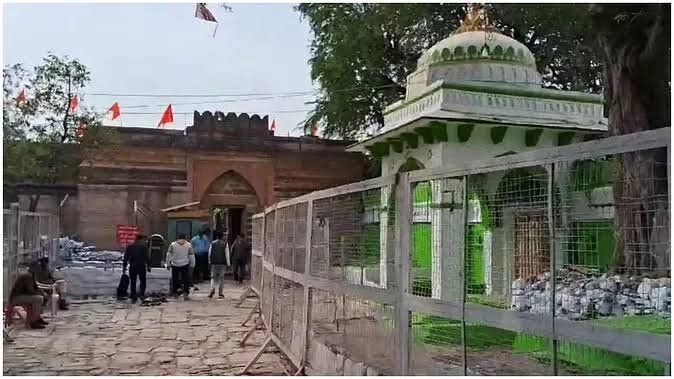 مدھیہ پردیش سپریم کورٹ: کمال مولا مسجد کمپلیکس سے متعلق اپیلیں سماعت کے لیے منظور