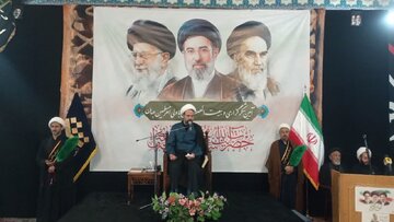 طلاب غیرایرانی جامعه‌المصطفی با رهبر معظم انقلاب بیعت کردند