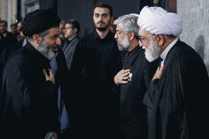 تقرير مصور/ حضور واسع بمجلس تأبين الإمام الشهيد "الخامنئي" في حرم الإمام الرضا (ع)