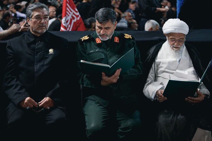 تقرير مصور/ حضور واسع بمجلس تأبين الإمام الشهيد "الخامنئي" في حرم الإمام الرضا (ع)