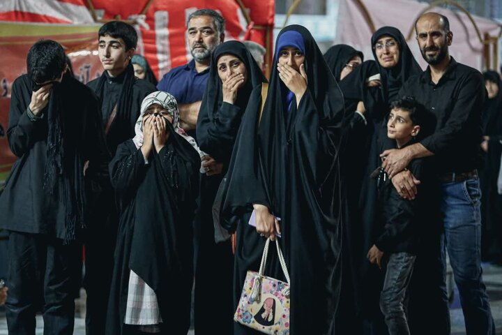 تقرير مصور/ حضور واسع بمجلس تأبين الإمام الشهيد "الخامنئي" في حرم الإمام الرضا (ع)