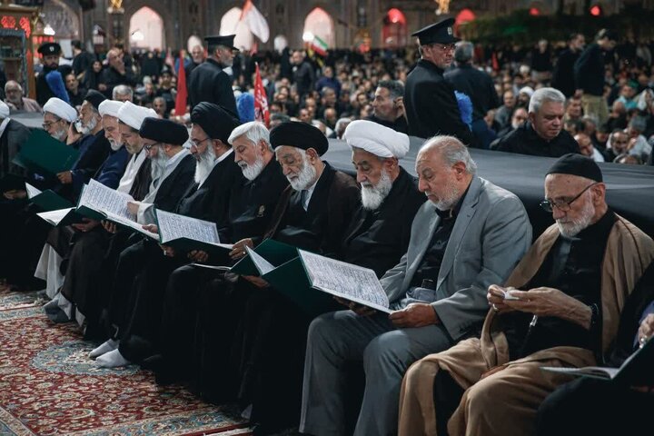 تقرير مصور/ حضور واسع بمجلس تأبين الإمام الشهيد "الخامنئي" في حرم الإمام الرضا (ع)