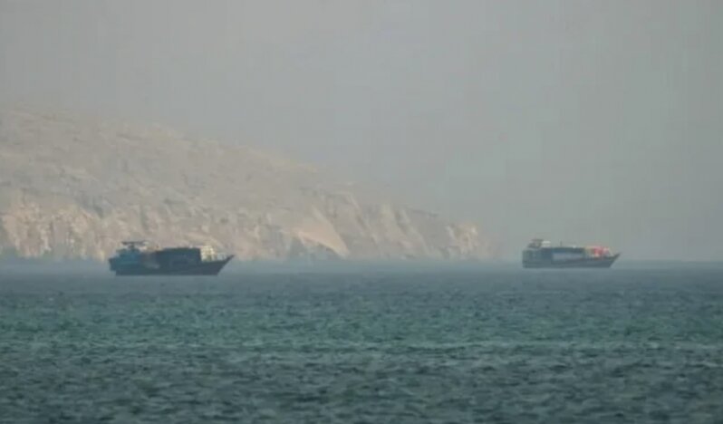 ABD’nin Deniz Ablukası Kararı Sonrası Hürmüz’de Hareketlilik: Gemi Trafiğinde Kısa Süreli Artış