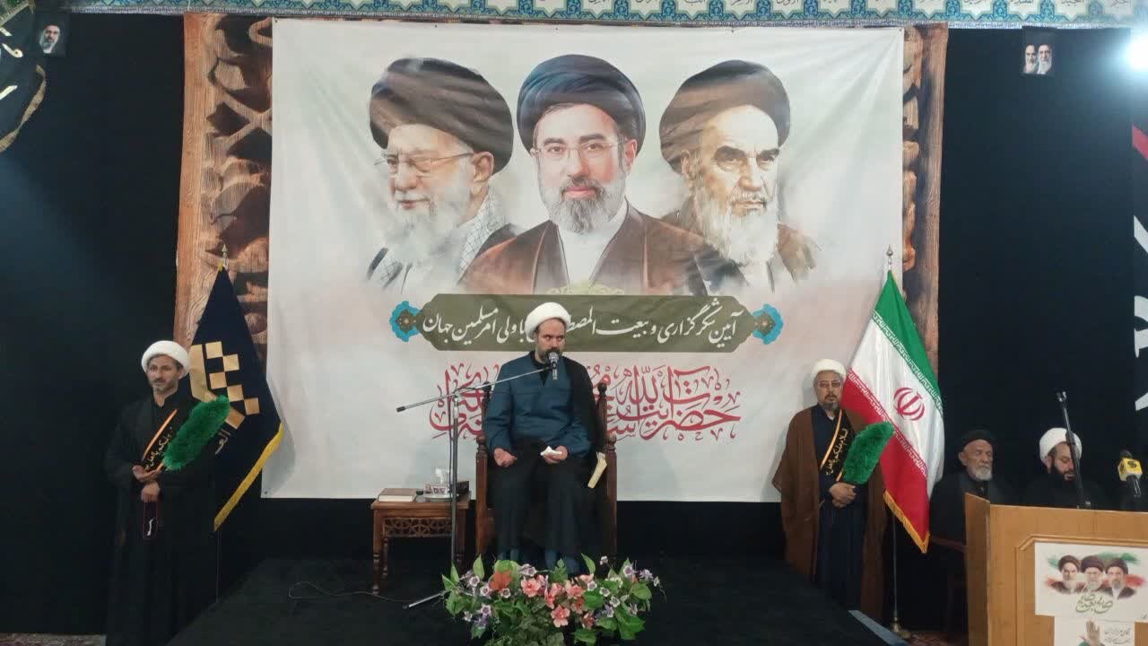 طلاب غیرایرانی جامعه‌المصطفی با رهبر معظم انقلاب بیعت کردند