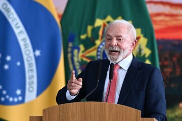 巴西总统：美国在霍尔木兹海峡收费是“海盗行为”