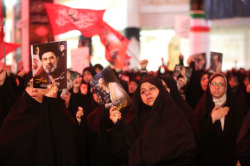 Fatimi qadınlar Hz. Fatiməi Məsumənin hərəmində Şəhid İmam Xameneinin anım mərasimini keçiriblər \ Foto