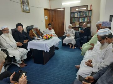 বাংলাদেশে সর্বোচ্চ নেতার কার্যালয়ের প্রতিনিধি এবং ঢাকার সুন্নি আলেম ও ইমামদের মধ্যে বৈঠক।