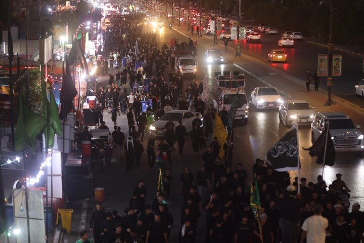 تقرير مصور/ انطلاق حشود الزائرين من البصرة الى كربلاء سيرا على الاقدام
