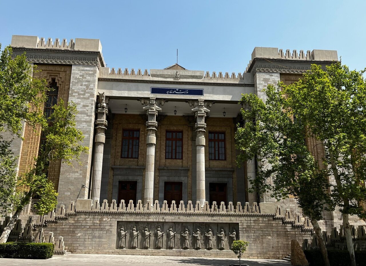 برطانوی سفیر ایک بار پھر ایرانی وزارتِ خارجہ طلب، سپاہِ پاسداران سے متعلق لندن کے اقدام پر شدید احتجاج