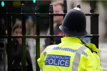 Autoridades Britânicas Acusam Adolescente por Plano Contra Mesquitas em Londres