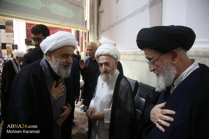 مراسم بزرگداشت رهبر شهید انقلاب از سوی آیت‌الله سبحانی در حرم حضرت معصومه(س)