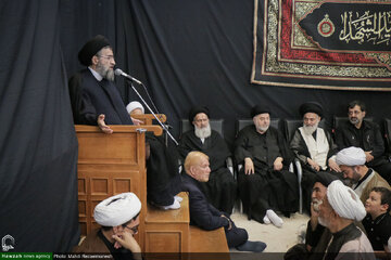 Grand Ayatollah Nouri Hamedani Hosts Memorial Ceremony for Martyred Leader in Qom