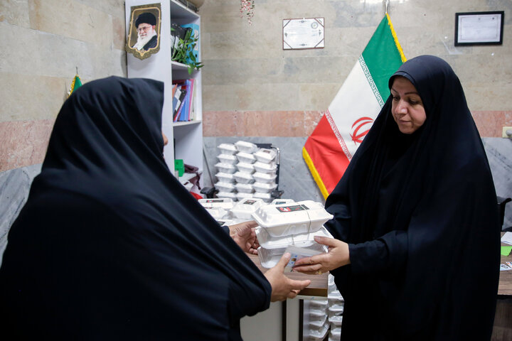 Photos: Astan Quds Razavi Distributes 8,000 Portions of Blessed Food in Memory of Martyred Leader of Revolution