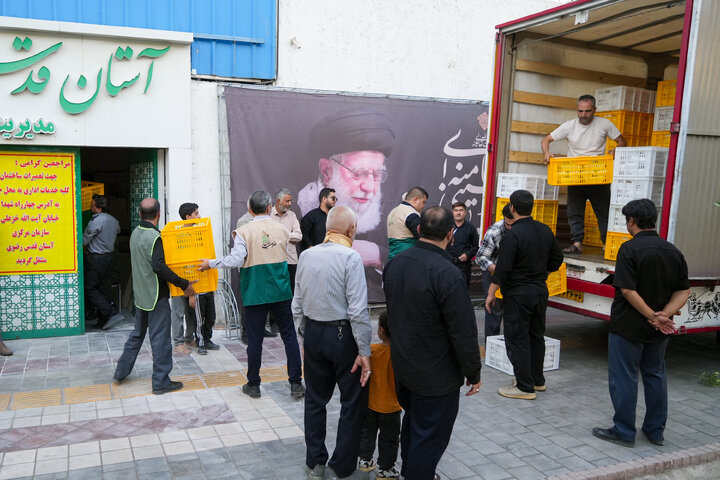 Photos: Astan Quds Razavi Distributes 8,000 Portions of Blessed Food in Memory of Martyred Leader of Revolution