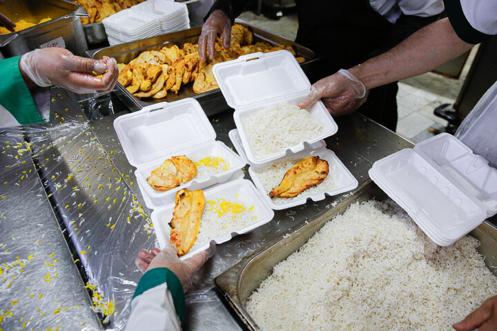 Photos: Astan Quds Razavi Distributes 8,000 Portions of Blessed Food in Memory of Martyred Leader of Revolution
