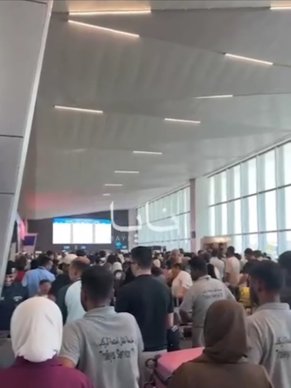 Video| Pag-alis ng mga Pasahero mula sa Kuwait Airport; Walang-Katulad na Pagsisikip Kasunod ng mga Pag-atake ng Iran