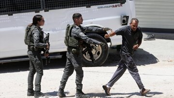 ویدیو | لحظه سقوط سرباز اسرائیلی هنگام تعقیب یک جوان فلسطینی