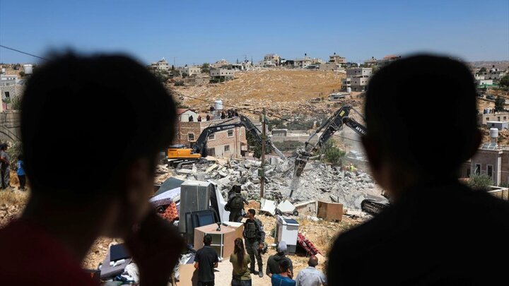 گزارش تصویری/ اسرائیل یک خانه فلسطینی را با بولدوزر تخریب کرد