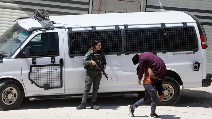 گزارش تصویری/ اسرائیل یک خانه فلسطینی را با بولدوزر تخریب کرد