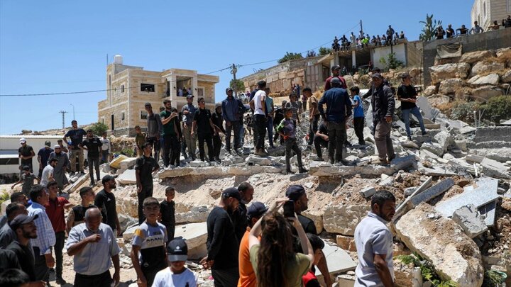گزارش تصویری/ اسرائیل یک خانه فلسطینی را با بولدوزر تخریب کرد