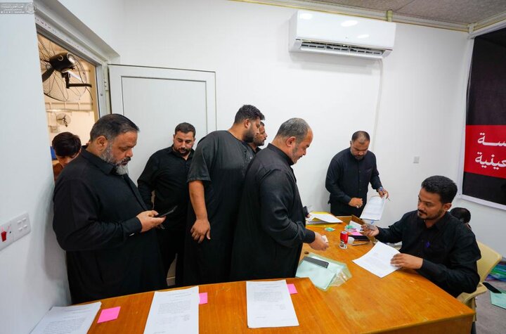 تقرير مصور/ تجهيز أكثر من (1500) موكب بالمواد الغذائية والمياه في النجف الأشرف