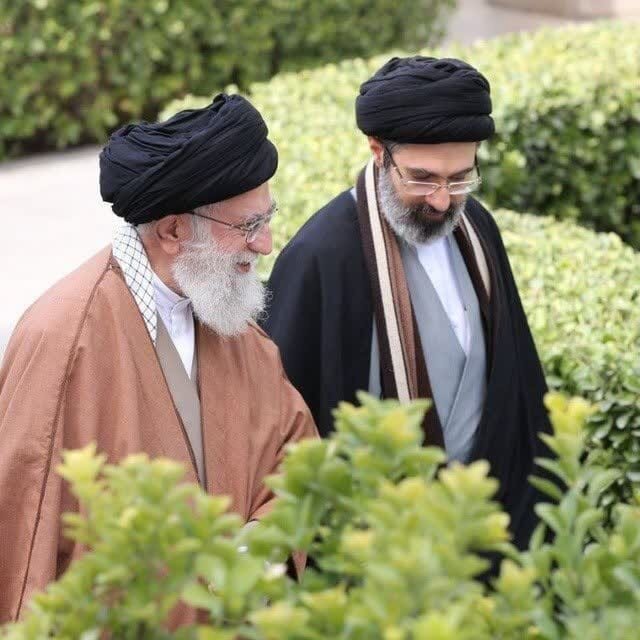 Kiongozi wa Mapinduzi ya Kiislamu: Kumuaga Shahidi Mkuu wa Iran Kulikuwa Tukio la Kihistoria na Mwamko Mkubwa Usio na Mfano