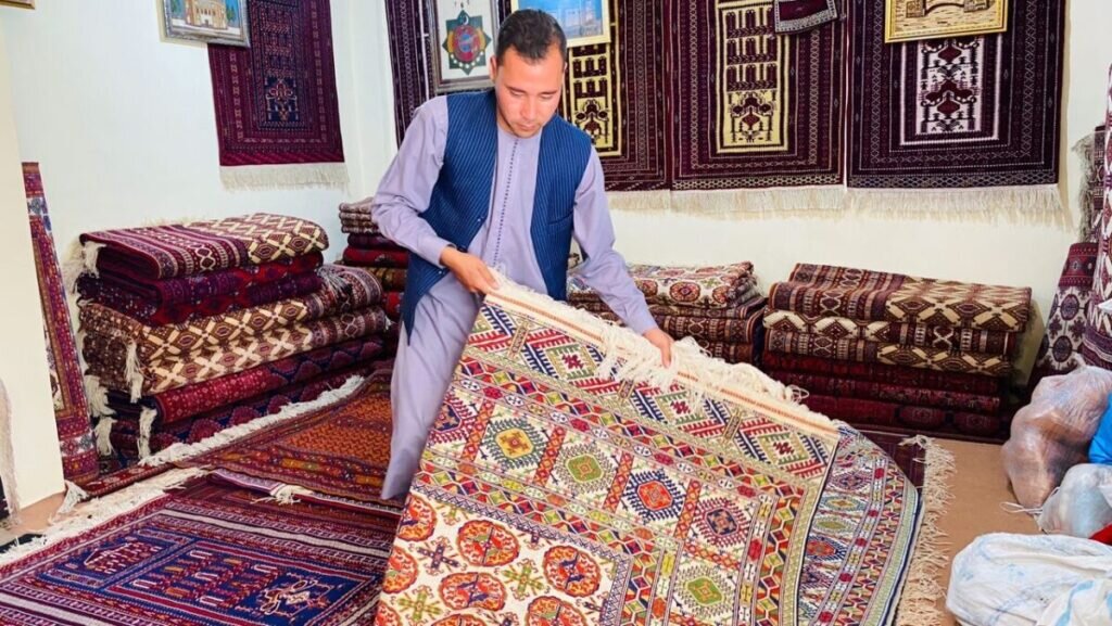 اشتغال یک میلیون نفر در صنعت قالیبافی افغانستان؛ صادرات ۱۴ میلیون دلاری فرش