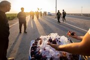 Crowds of pilgrims continue their journey from Basra to Karbala to commemorate Ziyarat Arbaeen (+Photos)