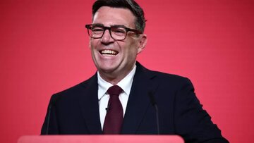İngiltere'nin yeni Başbakanı Andy Burnham oldu