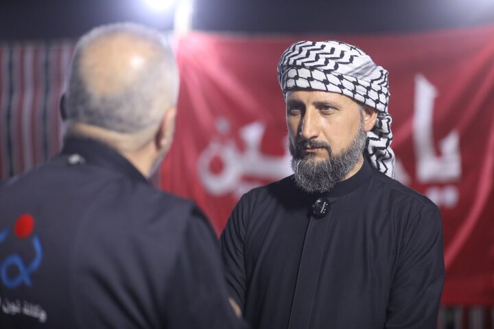 تقرير مصور/ موكب صغير يقدم خدمات لزوار الأربعين للإمام الحسين (ع) في طريق البصرة كربلاء .