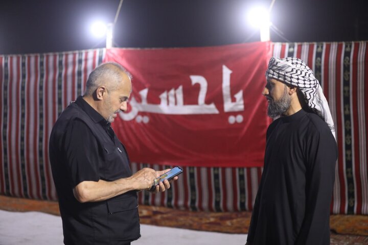 تقرير مصور/ موكب صغير يقدم خدمات لزوار الأربعين للإمام الحسين (ع) في طريق البصرة كربلاء .