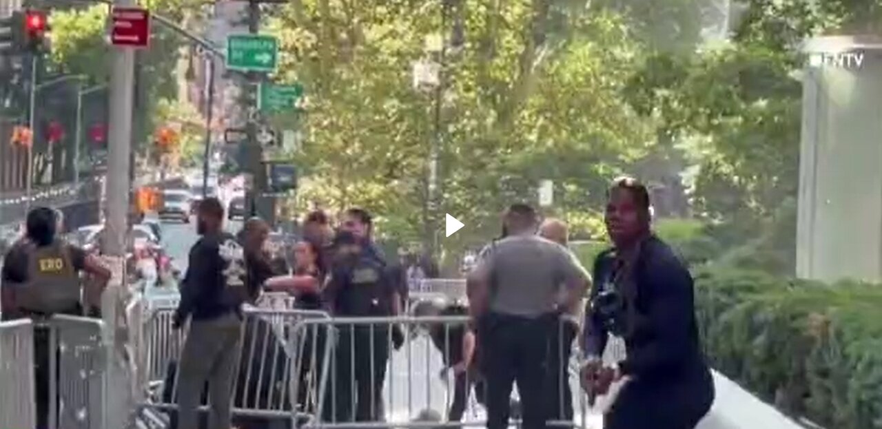 Video / New York’ta Olay Bölgesi Tamamen Kordon Altına Alındı