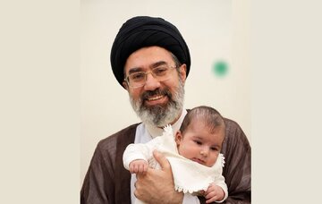 رہبر معظم آیت اللہ سید مجتبیٰ حسینی خامنہ ای (حفظہ اللہ) کی جنگ سے پہلی کی تصویر