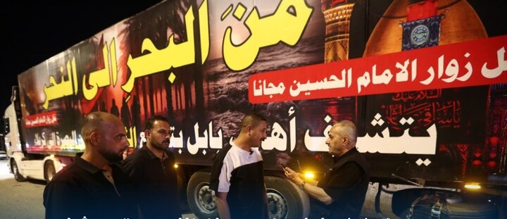 تقرير مصور/ شاب يوزع (130) الف قالب ثلج على المواكب الحسينية وينقل الزوار مجانا