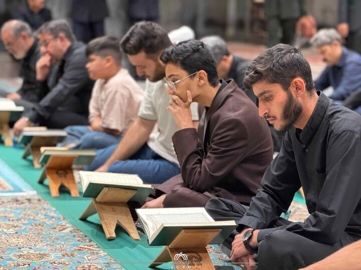 تقرير مصور/ العتبة الحسينية تقيم محفلا قرآنيا عند مرقد شهيد الأمة الإمام الخامنئي (ره) في حرم الإمام الرضا(ع)