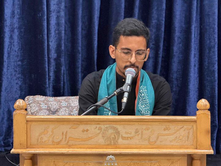 تقرير مصور/ العتبة الحسينية تقيم محفلا قرآنيا عند مرقد شهيد الأمة الإمام الخامنئي (ره) في حرم الإمام الرضا(ع)